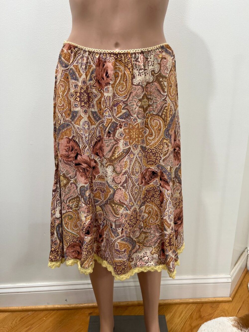 Y2K Angie floral flowy skirt size S
